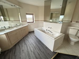 Photo 24- click for photo gallery